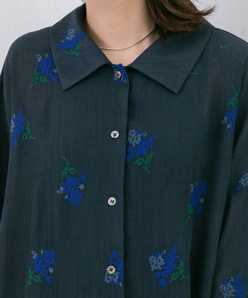 KBF（ケイビーエフ）の「エンブロイダリーワイドカラーシャツ（シャツ/ブラウス・レディース・ネイビー/アイボリー・ONE）」の12枚目の写真