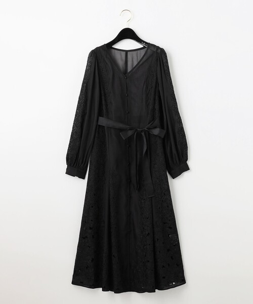 GRACE CONTINENTAL(グレースコンチネンタル)の「フラワーカットワークドレス(ドレス・レディース・ベージュ/ブラック・36)」の4枚目の写真