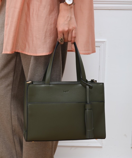 Ungrid(アングリッド)の「【Ungrid/アングリッド】スムース ビッグタッセル 10ポケット多機能ハンドバッグ(ハンドバッグ・レディース・ブラック/カーキ/アイボリー/キャメル/ベージュ系その他/ダークブラウン/ベージュ/ブルー系その他・FREE)」の6枚目の写真