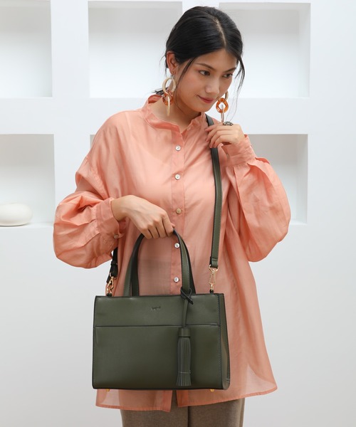 Ungrid(アングリッド)の「【Ungrid/アングリッド】スムース ビッグタッセル 10ポケット多機能ハンドバッグ(ハンドバッグ・レディース・ブラック/カーキ/アイボリー/キャメル/ベージュ系その他/ダークブラウン/ベージュ/ブルー系その他・FREE)」の21枚目の写真