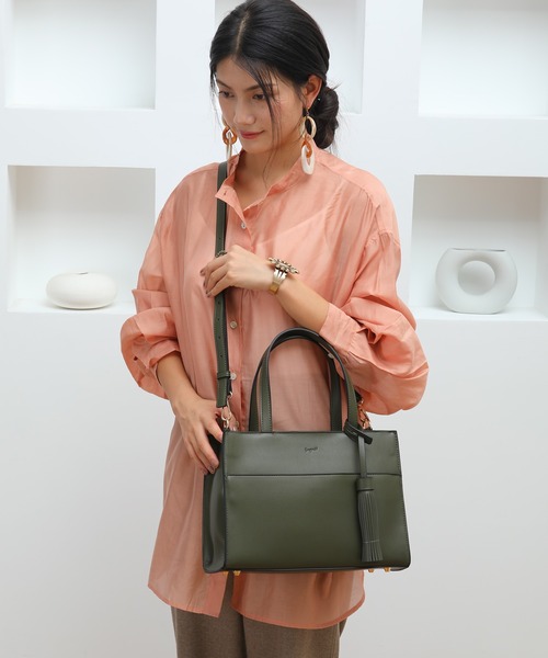 Ungrid(アングリッド)の「【Ungrid/アングリッド】スムース ビッグタッセル 10ポケット多機能ハンドバッグ(ハンドバッグ・レディース・ブラック/カーキ/アイボリー/キャメル/ベージュ系その他/ダークブラウン/ベージュ/ブルー系その他・FREE)」の22枚目の写真