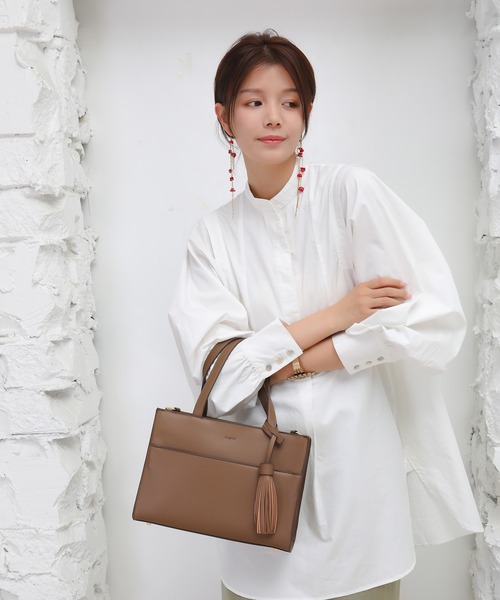 Ungrid(アングリッド)の「【Ungrid/アングリッド】スムース ビッグタッセル 10ポケット多機能ハンドバッグ(ハンドバッグ・レディース・ブラック/カーキ/アイボリー/キャメル/ベージュ系その他/ダークブラウン/ベージュ/ブルー系その他・FREE)」の12枚目の写真