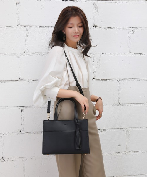 Ungrid(アングリッド)の「【Ungrid/アングリッド】スムース ビッグタッセル 10ポケット多機能ハンドバッグ(ハンドバッグ・レディース・ブラック/カーキ/アイボリー/キャメル/ベージュ系その他/ダークブラウン/ベージュ/ブルー系その他・FREE)」の13枚目の写真