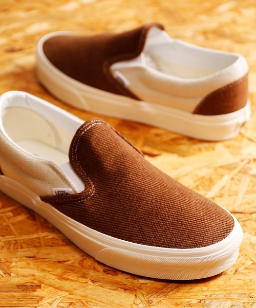 And A（アンドエー）の「VANS ヴァンズ / CLASSIC SLIP-ON クラシックスリッポン バイカラー配色切り替え キャンバスローカットスニーカー / VN0A5JMHBUE（スリッポン・メンズ・ブラウン・27cm/27.5cm/26.5cm/28.5cm）」の7枚目の写真