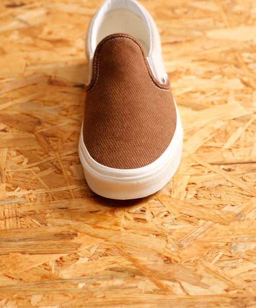 And A（アンドエー）の「VANS ヴァンズ / CLASSIC SLIP-ON クラシックスリッポン バイカラー配色切り替え キャンバスローカットスニーカー / VN0A5JMHBUE（スリッポン・メンズ・ブラウン・27cm/27.5cm/26.5cm/28.5cm）」の9枚目の写真