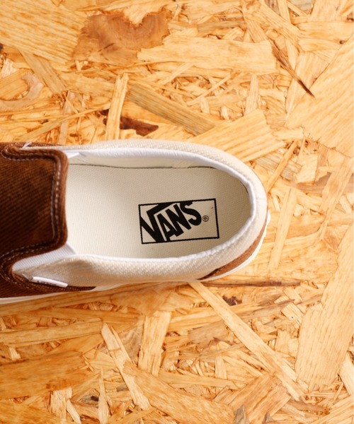 And A（アンドエー）の「VANS ヴァンズ / CLASSIC SLIP-ON クラシックスリッポン バイカラー配色切り替え キャンバスローカットスニーカー / VN0A5JMHBUE（スリッポン・メンズ・ブラウン・27cm/27.5cm/26.5cm/28.5cm）」の15枚目の写真
