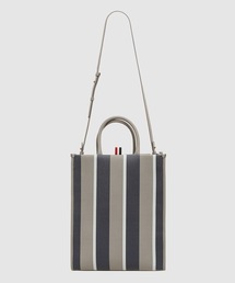 THOM BROWNE | VERTICAL TOTE W/ SHOULDER STRAP IN 3D REP STRIPE PRINT ON PEBBLE GRAIN LEATHER MED GREYO/S(トートバッグ)