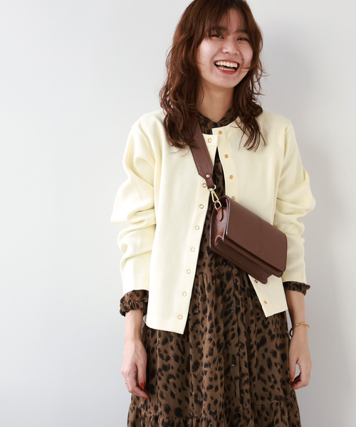 JOURNAL STANDARD relume（ジャーナルスタンダード　レリューム）の「ウォッシャブルスポンジニットクルーネックカーディガン（カーディガン/ボレロ・レディース・ベージュ/ホワイト/レッド/グリーン/ブルー/ブラック/グレー・FREE）」の2枚目の写真