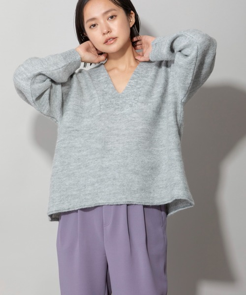 Munich(ミューニック)の「モヘアスレッドニッティグVネックプルオーバー(ニット/セーター・レディース・ベージュ/パープル/グレー・FREE)」の2枚目の写真