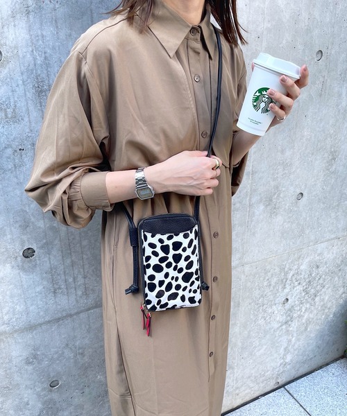 Pal collection（パルコレクション）の「ハラコ風ウォレットスマホポーチ（ショルダーバッグ・レディース・ブラウン/ホワイト・FREE）」の3枚目の写真