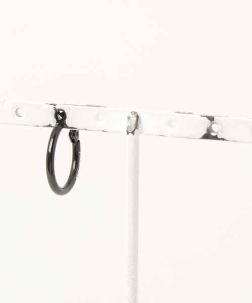 Pledge（プレッジ）の「【76】【Pledge（プレッジ）】MINIフープ ピアス（ソロ）（ピアス（片耳用）・レディース・ゴールド/シルバー/ブラック・FREE）」の4枚目の写真