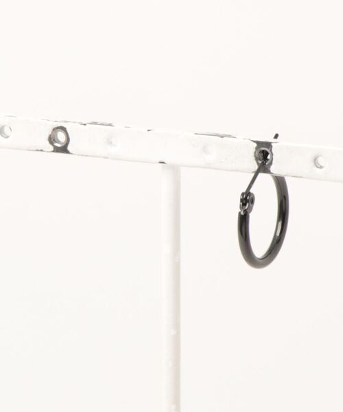 Pledge（プレッジ）の「【76】【Pledge（プレッジ）】MINIフープ ピアス（ソロ）（ピアス（片耳用）・レディース・ゴールド/シルバー/ブラック・FREE）」の7枚目の写真