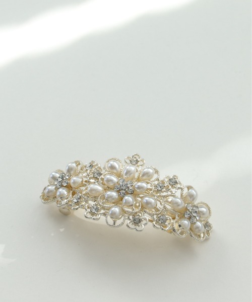 Three Four Time(スリーフォータイム)の「パールフラワーバレッタ【結婚式/パーティ/フォーマル/デイリー】(バレッタ/ヘアクリップ・レディース・シルバー/ゴールド・FREE)」の6枚目の写真