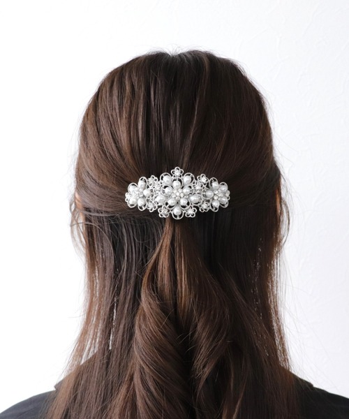 Three Four Time(スリーフォータイム)の「パールフラワーバレッタ【結婚式/パーティ/フォーマル/デイリー】(バレッタ/ヘアクリップ・レディース・シルバー/ゴールド・FREE)」の8枚目の写真