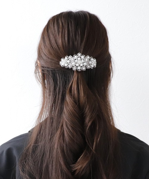 Three Four Time(スリーフォータイム)の「パールフラワーバレッタ【結婚式/パーティ/フォーマル/デイリー】(バレッタ/ヘアクリップ・レディース・シルバー/ゴールド・FREE)」の7枚目の写真