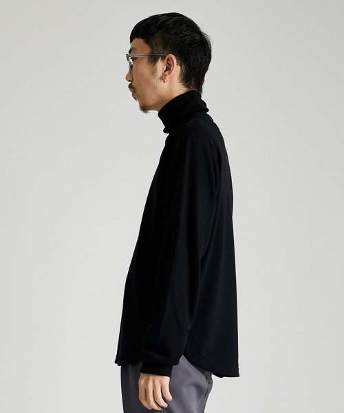 ETHOSENS（エトセンス）の「High neck sweatshirt（スウェット・メンズ・ブラック/キナリ・1/2）」の5枚目の写真