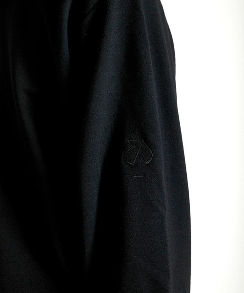 ETHOSENS（エトセンス）の「High neck sweatshirt（スウェット・メンズ・ブラック/キナリ・1/2）」の8枚目の写真