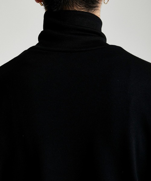 ETHOSENS（エトセンス）の「High neck sweatshirt（スウェット・メンズ・ブラック/キナリ・1/2）」の10枚目の写真