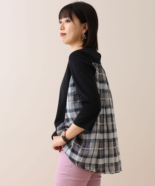 BELLUNA PLUS(ベルーナ)の「バックチェック柄切替プルオーバー(Tシャツ/カットソー・レディース・ネイビー系/ブラック系・MEDIUM/LARGE/X-LARGE)」の8枚目の写真