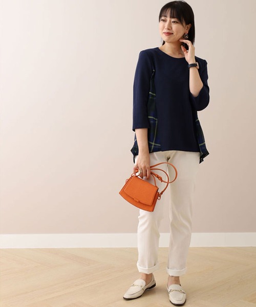 BELLUNA PLUS(ベルーナ)の「バックチェック柄切替プルオーバー(Tシャツ/カットソー・レディース・ネイビー系/ブラック系・MEDIUM/LARGE/X-LARGE)」の4枚目の写真