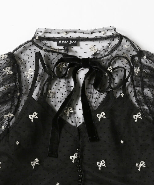 Ray BEAMS（レイビームス）の「sister jane / Twirl Embroidered Bow Top（シャツ/ブラウス・レディース・ブラック・SMALL）」の3枚目の写真