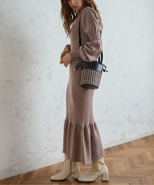 FREE'S MART（フリーズマート）の「パフスリーブマーメイドニットワンピース（ワンピース・レディース・ブラック/ブラウン/ライトグリーン・MEDIUM/SMALL）」の12枚目の写真