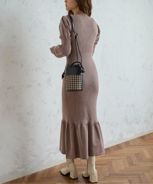 FREE'S MART（フリーズマート）の「パフスリーブマーメイドニットワンピース（ワンピース・レディース・ブラック/ブラウン/ライトグリーン・MEDIUM/SMALL）」の5枚目の写真