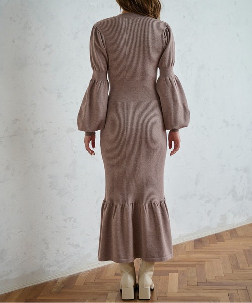 FREE'S MART（フリーズマート）の「パフスリーブマーメイドニットワンピース（ワンピース・レディース・ブラック/ブラウン/ライトグリーン・MEDIUM/SMALL）」の8枚目の写真