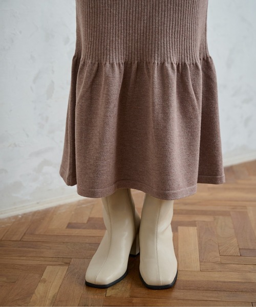 FREE'S MART（フリーズマート）の「パフスリーブマーメイドニットワンピース（ワンピース・レディース・ブラック/ブラウン/ライトグリーン・MEDIUM/SMALL）」の6枚目の写真