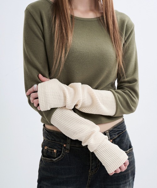 UNE MANSION（ユヌマンション）の「ラウンドシェープフェイクパール3ピースリングセット（リング・レディース・アイボリー/ブラック/ホワイト・ONE SIZE）」の5枚目の写真