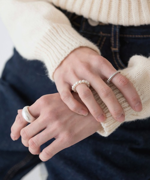 UNE MANSION（ユヌマンション）の「ラウンドシェープフェイクパール3ピースリングセット（リング・レディース・アイボリー/ブラック/ホワイト・ONE SIZE）」の8枚目の写真