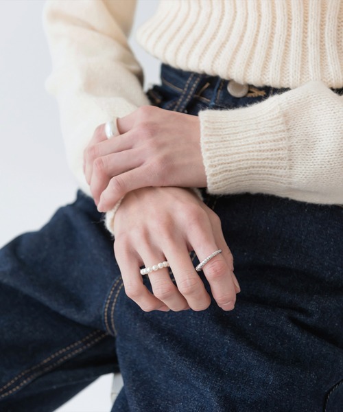 UNE MANSION（ユヌマンション）の「ラウンドシェープフェイクパール3ピースリングセット（リング・レディース・アイボリー/ブラック/ホワイト・ONE SIZE）」の10枚目の写真