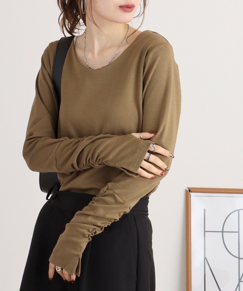 atONE(アットワン)の「atONE Vネック指空き長袖Tシャツ(Tシャツ/カットソー・レディース・パープル/チャコールグレー/グレイッシュブルー/ブラック/カーキ/グレイッシュベージュ/ネイビー/オフホワイト/杢グレー・M/L/3L/4L/LL)」の6枚目の写真