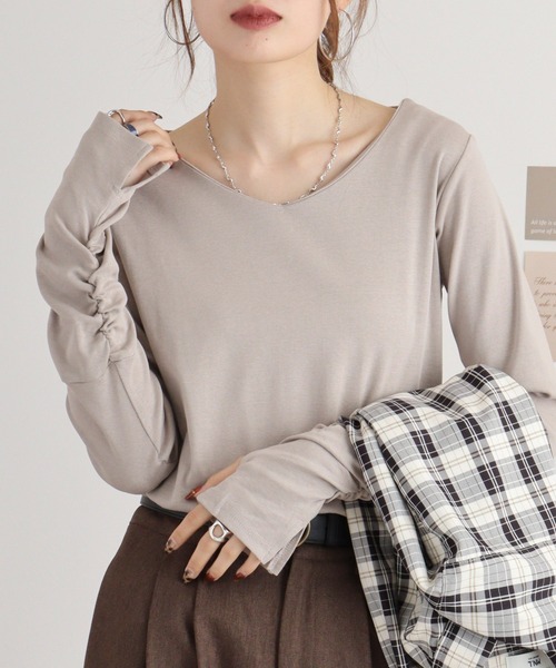 atONE(アットワン)の「atONE Vネック指空き長袖Tシャツ(Tシャツ/カットソー・レディース・パープル/チャコールグレー/グレイッシュブルー/ブラック/カーキ/グレイッシュベージュ/ネイビー/オフホワイト/杢グレー・M/L/3L/4L/LL)」の5枚目の写真