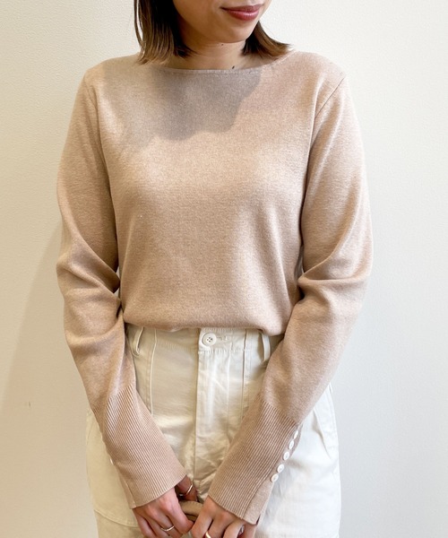 OPAQUE.CLIP（オペークドットクリップ）の「◆シルキーブレンドボタン デザインスリーブニットプルオーバー（ニット/セーター・レディース・ブラック/ダークグリーン/ベージュ/ホワイト系/ホワイト系5/ピンク系・36/38/40/42）」の4枚目の写真