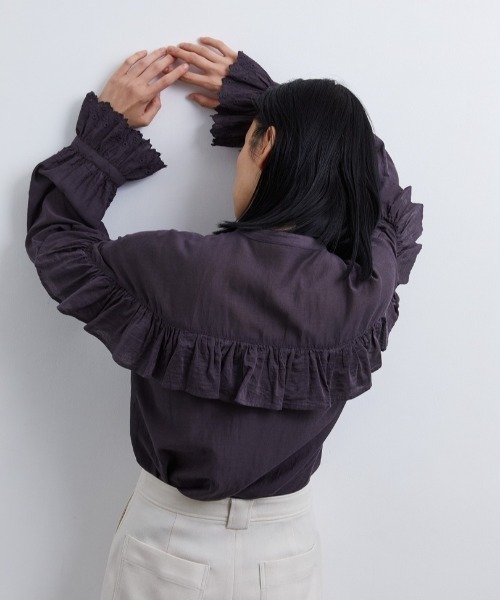 CASA FLINE（カーサフライン）の「タックフリルブラウス（シャツ