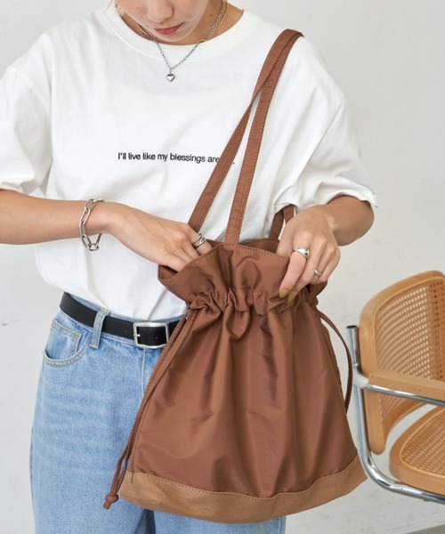 Auntie Rosa Holiday（アンティローザホリデー）の「2WAY巾着バッグ（トートバッグ・レディース・ブラック/ブラウン/ホワイト・FREE）」の3枚目の写真