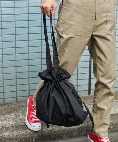 Auntie Rosa Holiday（アンティローザホリデー）の「2WAY巾着バッグ（トートバッグ・レディース・ブラック/ブラウン/ホワイト・FREE）」の2枚目の写真