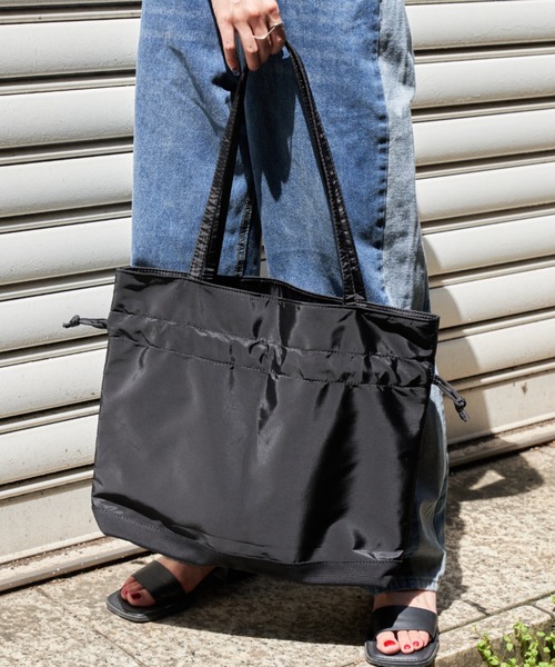 Auntie Rosa Holiday（アンティローザホリデー）の「2WAY巾着バッグ（トートバッグ・レディース・ブラック/ブラウン/ホワイト・FREE）」の5枚目の写真