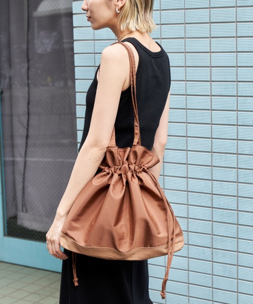 Auntie Rosa Holiday（アンティローザホリデー）の「2WAY巾着バッグ（トートバッグ・レディース・ブラック/ブラウン/ホワイト・FREE）」の15枚目の写真