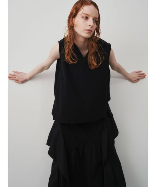 ELENDEEK(エレンディーク)の「Vネックタックブラウス【セットアップ可能】(シャツ/ブラウス・レディース・ブラック/カーキ/ライム/その他1・FREE)」の8枚目の写真