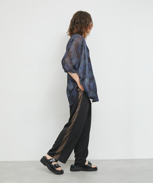 JUNRED（ジュンレッド）の「シアーフラワープリントドルマンシャツ（シャツ/ブラウス・メンズ・チャコールグレー/ネイビー/パープル・L/M/S）」の21枚目の写真