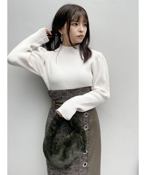 MURUA（ムルーア）の「フェイクファーミニバッグ（ハンドバッグ・レディース・マスタード/カーキ・FREE）」の4枚目の写真