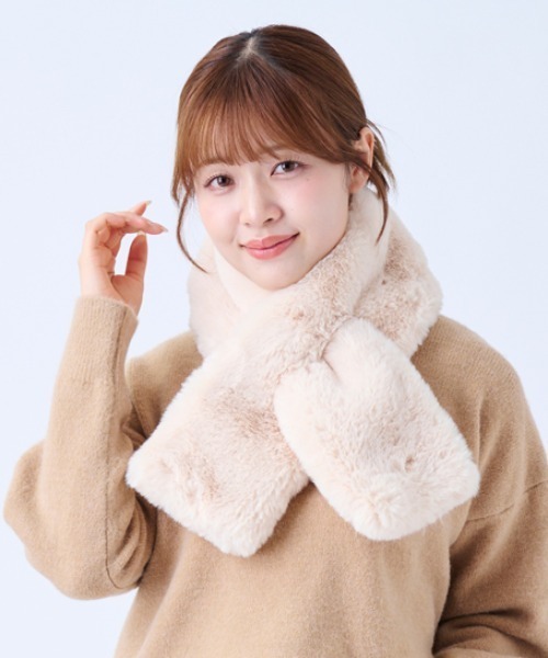 ファー マフラー ブラックとホワイトのグラデーション マフラー ふわもこフェイクファー ポメラニアン（マフラー