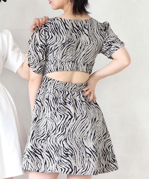 ENVYM（アンビー）の「バックオープンミニワンピース（ワンピース・レディース・ブラック/ホワイト/ゼブラ・FREE）」の3枚目の写真