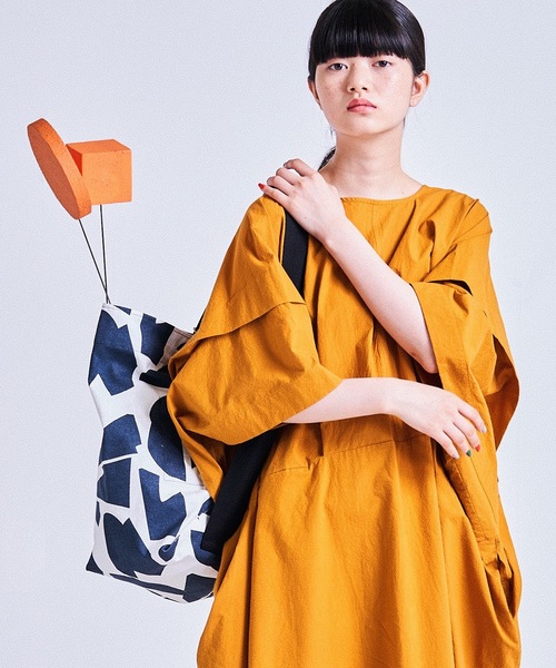 sneeuw（スニュウ）の「アイビー2wayバッグ（ショルダーバッグ・レディース・ブラック/ブルー・ONE SIZE）」の2枚目の写真