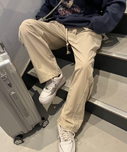 nemne store(ネンネストア)の「《Delfy》【低身長サイズあり】テックナイロンラインストレートパンツ(その他パンツ・レディース・ベージュ/ホワイト×ブラック・SMALL/MEDIUM)」の8枚目の写真