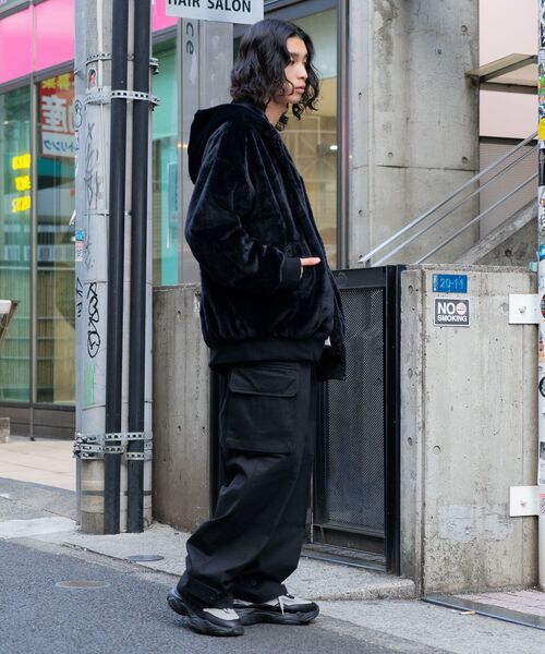 JEANS MATE(ジーンズメイト)の「【UNIIT/ユニット】エコファー フードジャケット ブルゾン ふわふわ もこもこ フェイクファー オーバーサイズ 防寒(ブルゾン・メンズ・ブラック/グレー/オフホワイト・MEDIUM/X-LARGE/LARGE)」の4枚目の写真