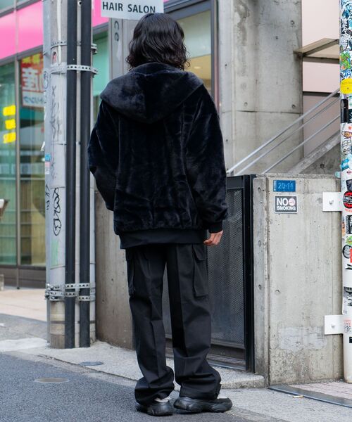JEANS MATE(ジーンズメイト)の「【UNIIT/ユニット】エコファー フードジャケット ブルゾン ふわふわ もこもこ フェイクファー オーバーサイズ 防寒(ブルゾン・メンズ・ブラック/グレー/オフホワイト・MEDIUM/X-LARGE/LARGE)」の5枚目の写真