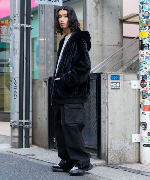 JEANS MATE(ジーンズメイト)の「【UNIIT/ユニット】エコファー フードジャケット ブルゾン ふわふわ もこもこ フェイクファー オーバーサイズ 防寒(ブルゾン・メンズ・ブラック/グレー/オフホワイト・MEDIUM/X-LARGE/LARGE)」の6枚目の写真